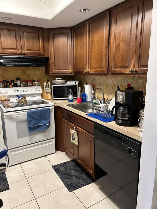 Building Photo - 181 Newport Dr Unit 181