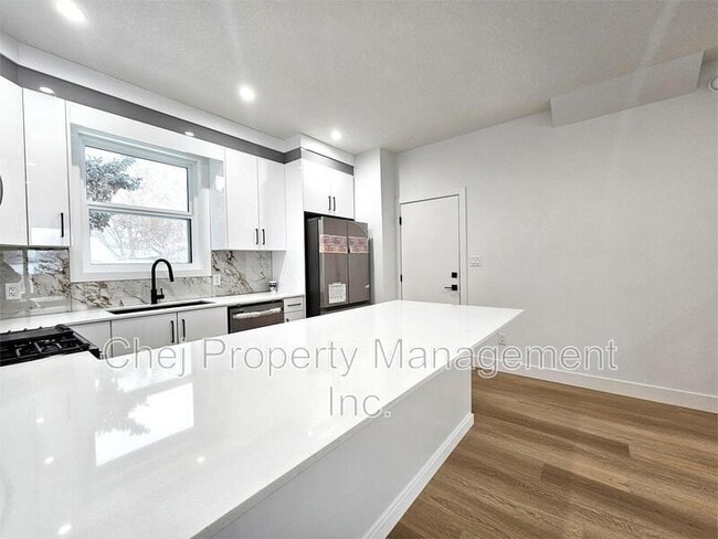 Photo - 10698-10661 61 St NW