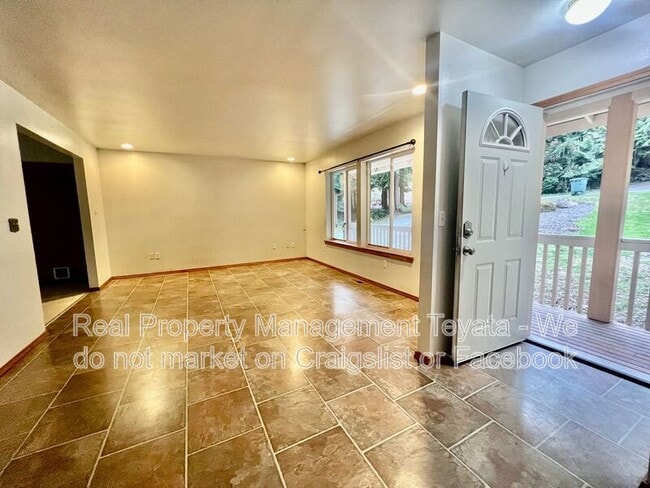 Photo - 450 W Alder Dr