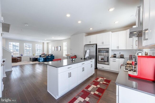 Building Photo - 232 Red Leaf Ln