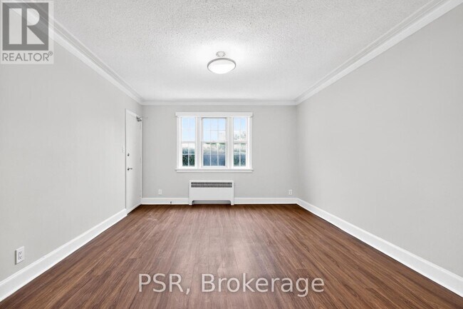 Photo - 1365 Bayview Ave