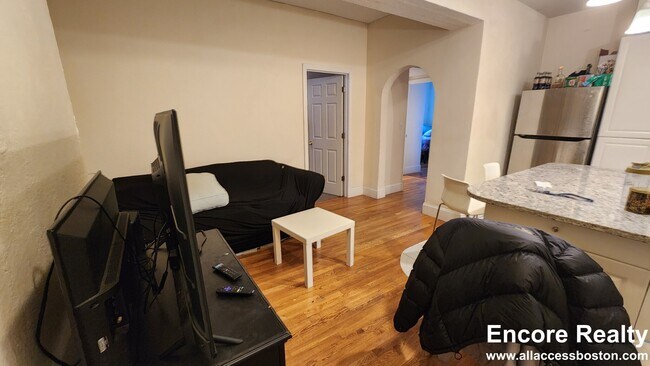 Photo - 2001 Commonwealth Ave Unit 5