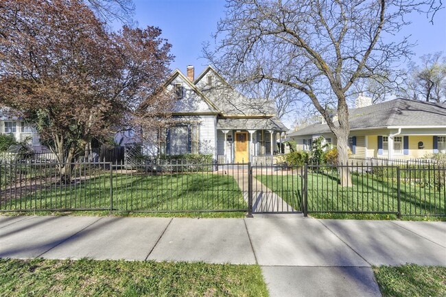 Photo - Historic Mount Vernon 4x1.5 Home Steps from Downtown Prescott