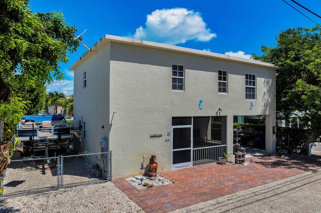 Building Photo - 21 Poinciana Dr