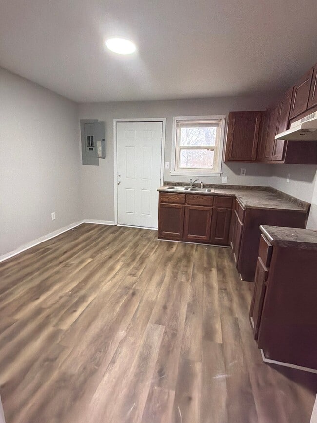 Photo - 2 N Monroe Ave