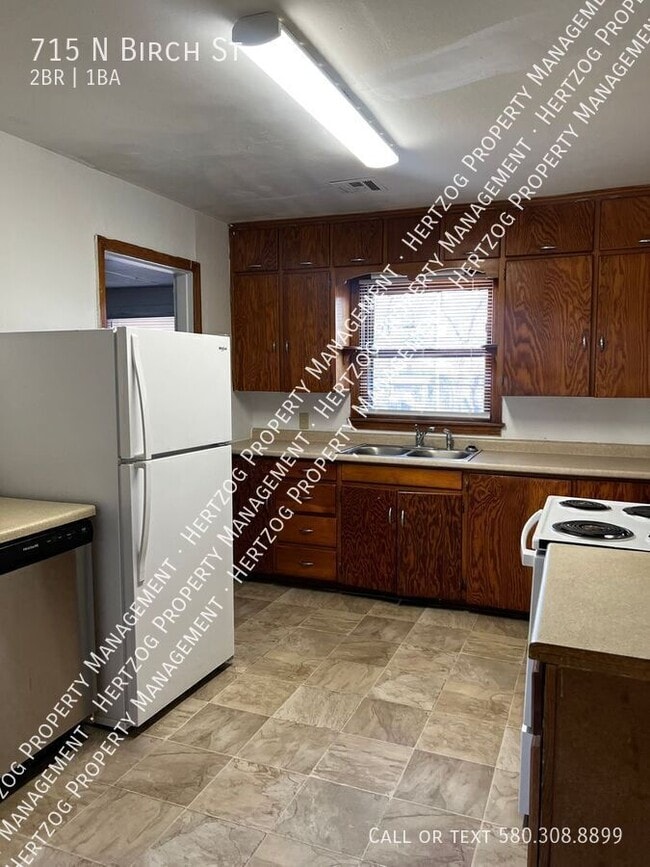 Photo - 715 N Birch St