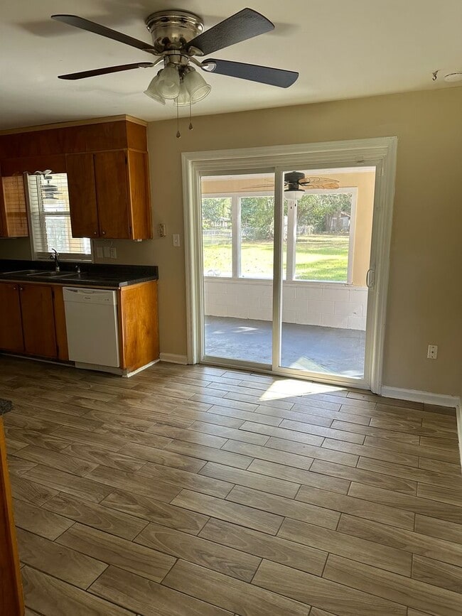 Photo - FOR RENT