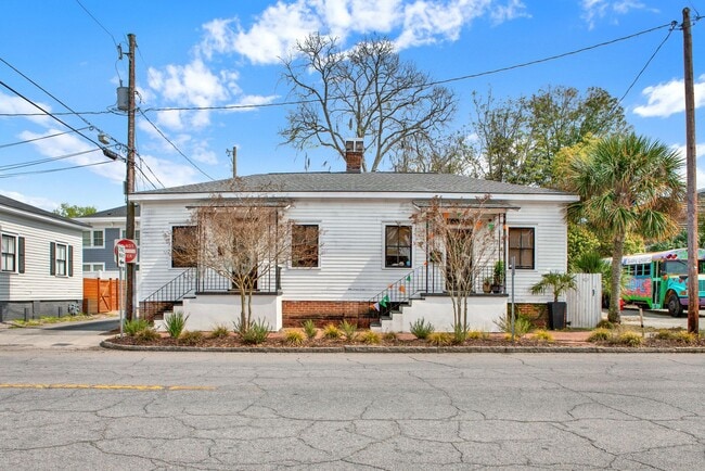 Photo - 1512 Barnard St