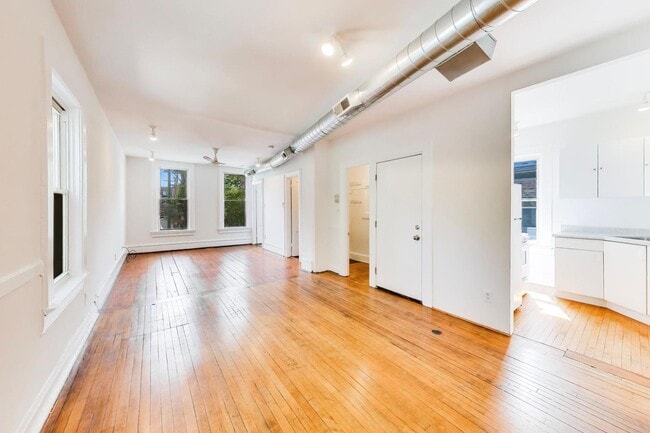 Photo - 812 W 19th St Unit 2F