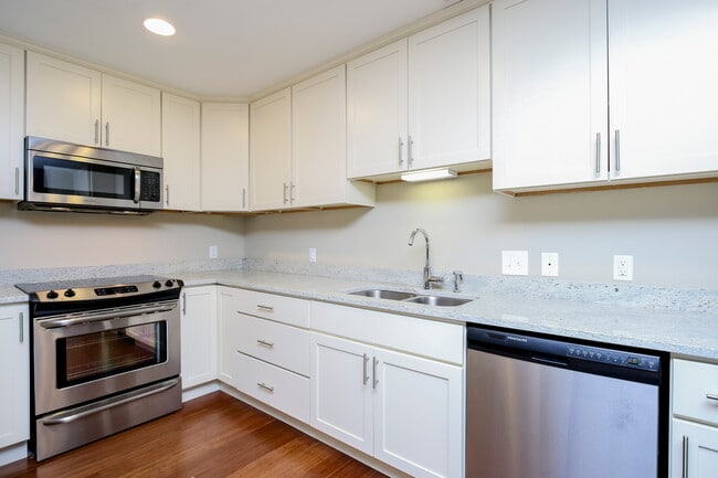 Harbor Hill Apartments