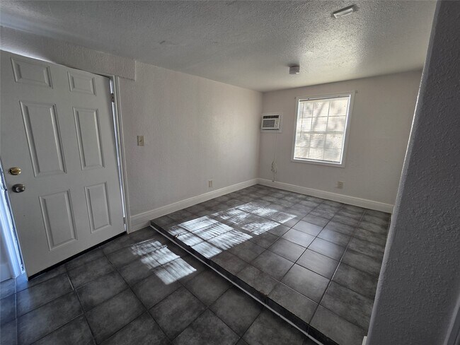 Photo - 302-371 71st St Unit 3