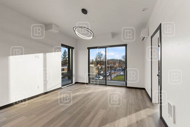 Photo - 821 N 4th St