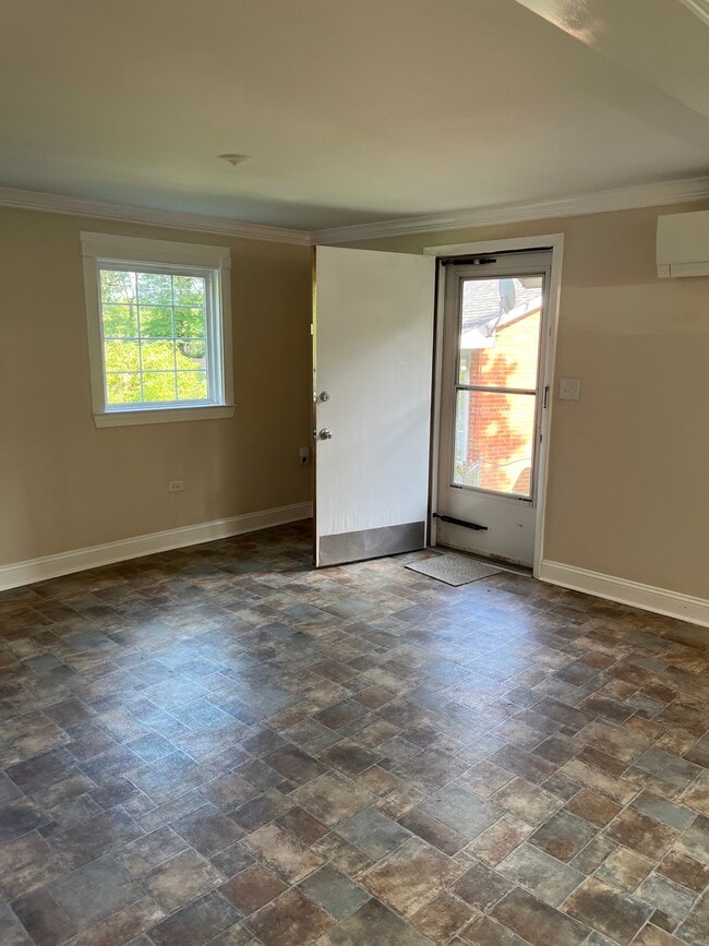 Living Area - 2318 Crestmont Ave