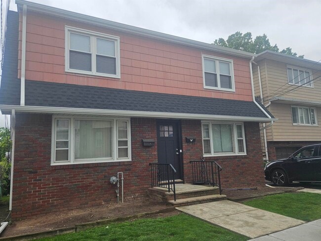 Building Photo - 736 3rd St Unit 1st floor