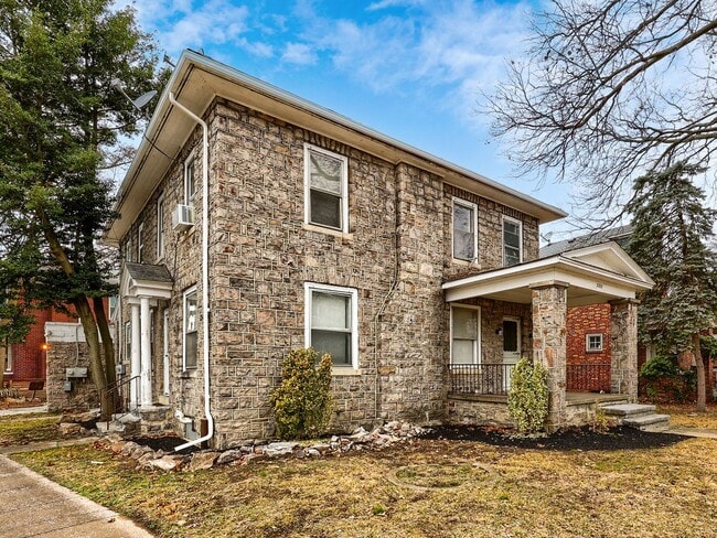 Building Photo - 3200 Green St Unit Apt 1