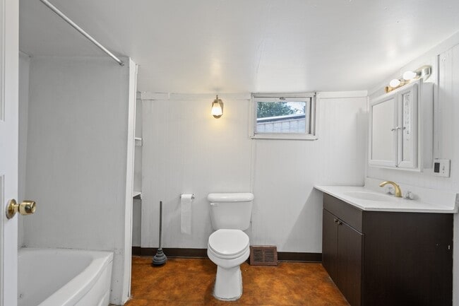 Photo - 212 Mercer St
