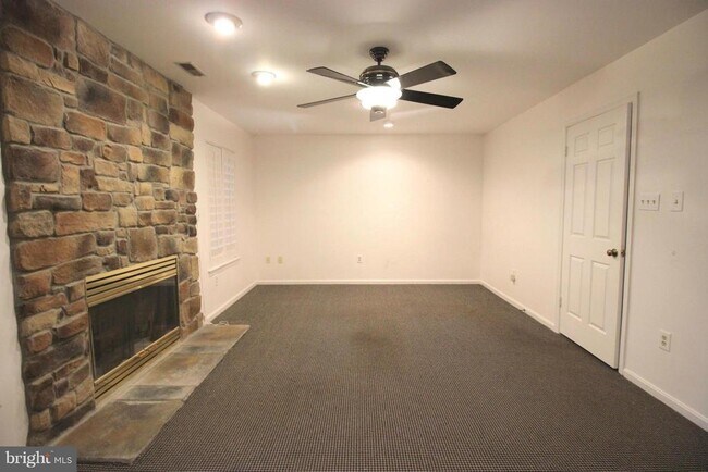 Photo - 5918 Edson Ln
