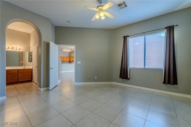 Building Photo - 2804 W Agate Ave