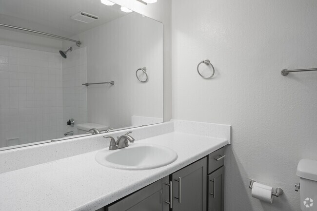1BR, 1BA - 680SF