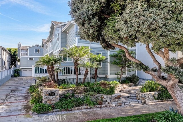 Building Photo - 718 S Broadway