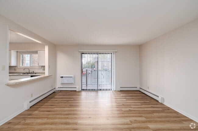 2BR, 1.5BA - 1,051SF - Living Room