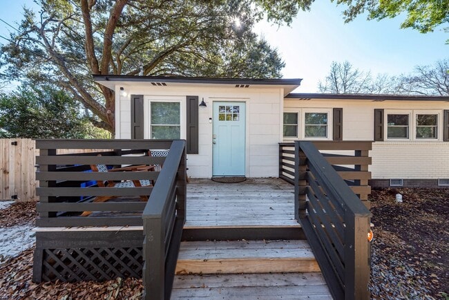 Photo - 1511 Larry St