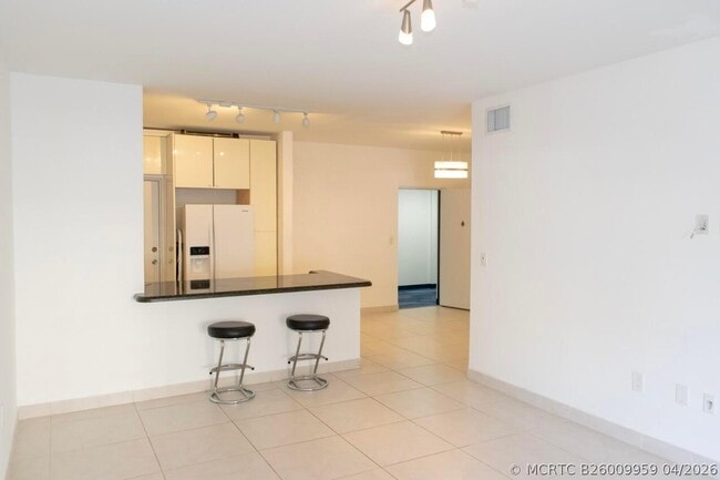 Building Photo - 50 SW 3rd St Unit 1060