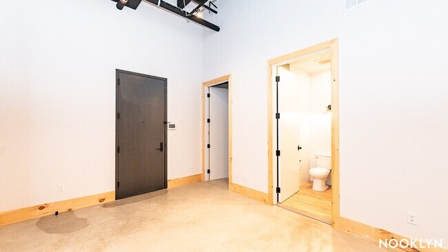 Photo - 255 18th St Unidad 105