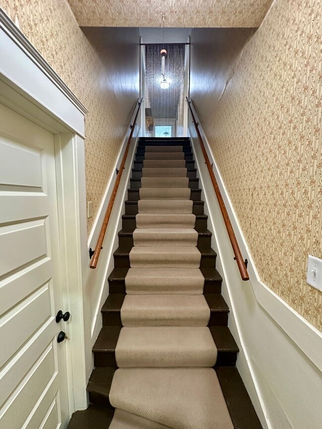 Photo - Furnished 2 bedroom Craftsman Apartment