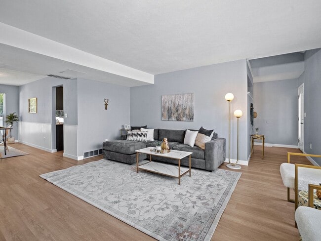 Photo - For Rent – Beautiful 4 Bedroom Home in Pal...