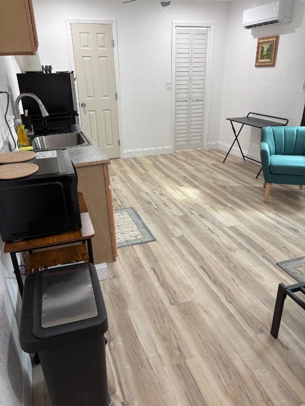 Photo - 710 E Crenshaw St