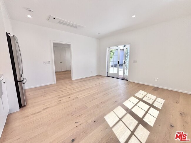 Photo - 1979 N Kenmore Ave