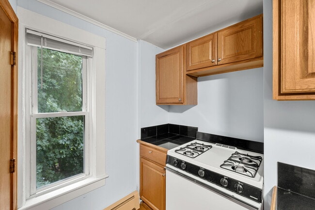 Photo - 22-26 Waltham St Maynard Unit B3