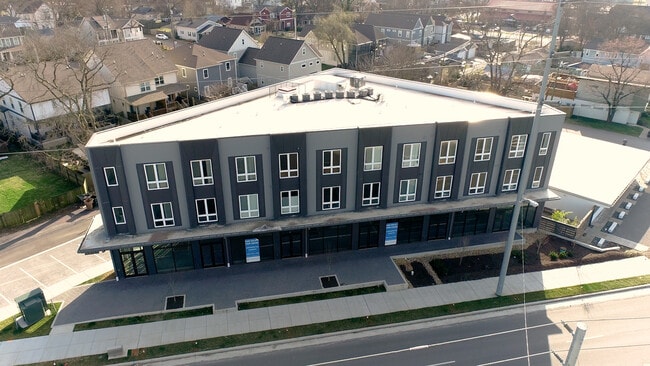 Building Photo - 5403 Centennial Blvd Unit 301