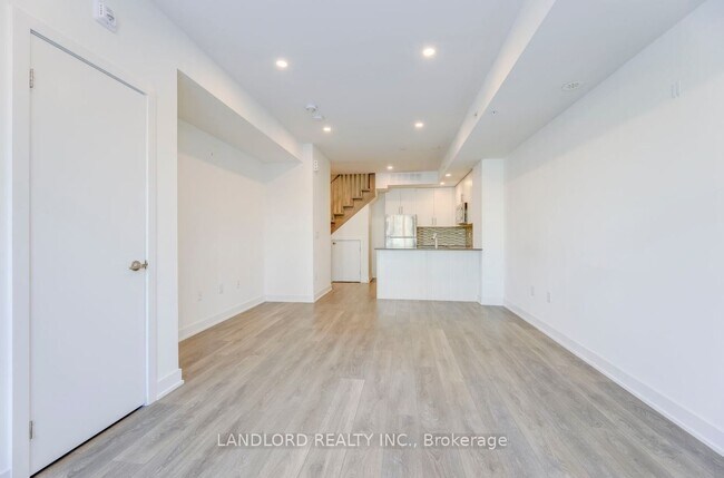 Photo - 3483 Widdicombe Way