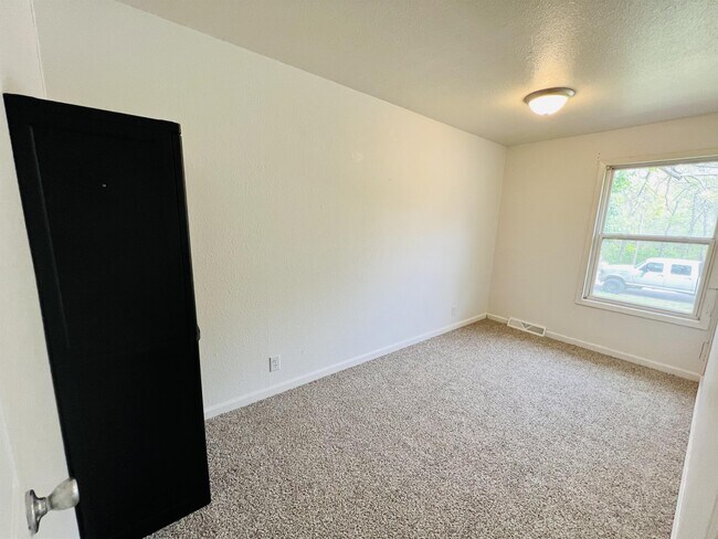 Photo - 213 Circle Dr