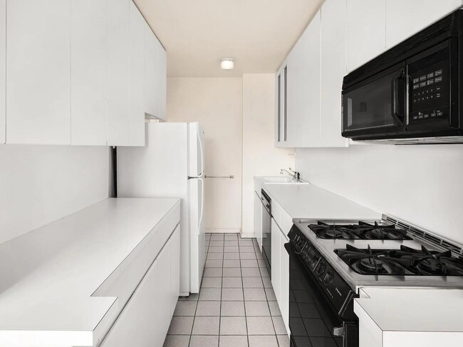 Photo - 392 Central Prk W