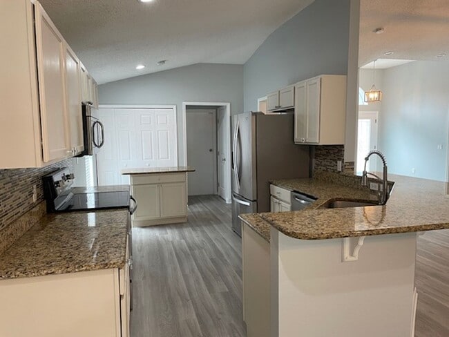 Photo - Kissimmee - Spacious 4/2, Pool Home