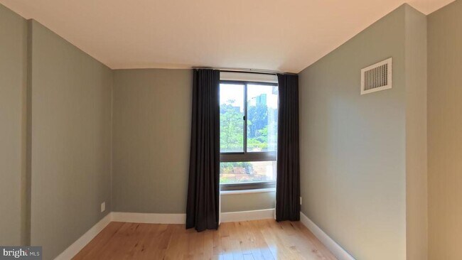 Photo - 1800 Old Meadow Rd Unidad 204