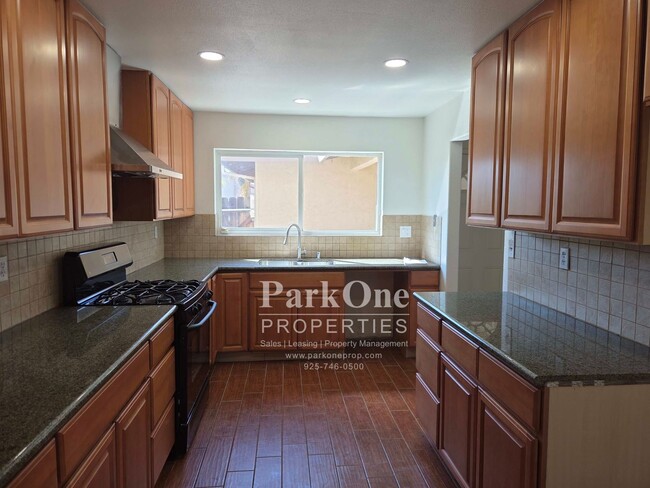 Photo - 2127 Dogwood Way