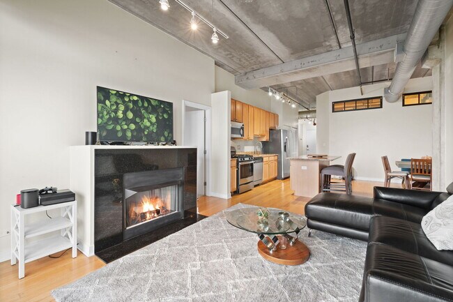 811 W 15th Pl Unit 502