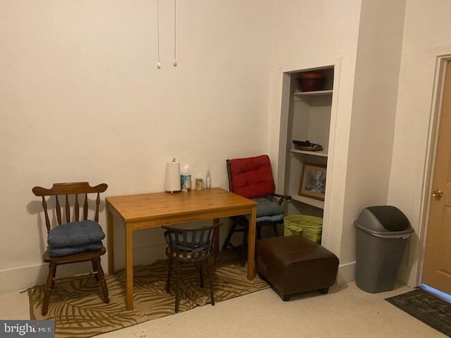 Building Photo - 4328 Frankford Ave Unit 3B