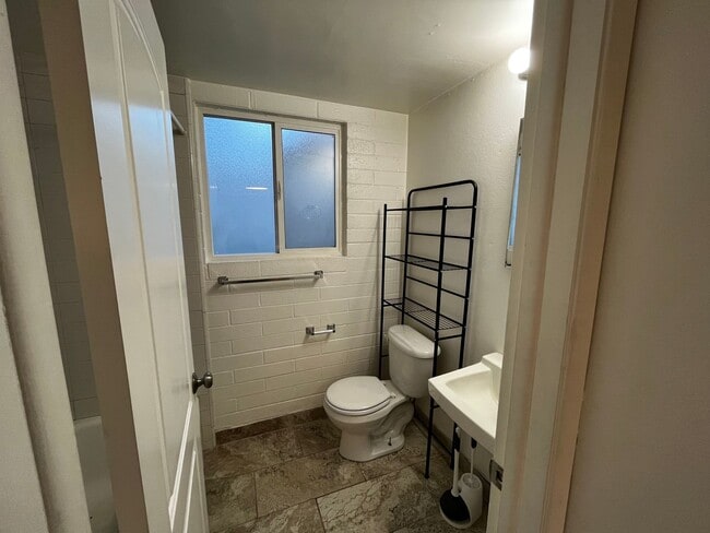 Photo - NEW Fall/Winter Contracts available - August to April, 2-Bedroom Apartment, Close to BYU campus Unit 34