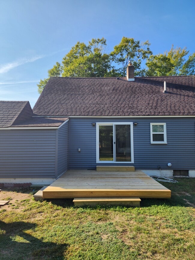 Photo - 1696 Hendrick Rd