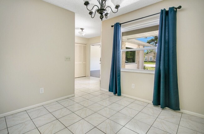 Photo - 137 Peppertree Dr