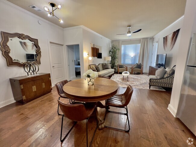 Building Photo - 445 W Blount Ave Unit 528 Rental