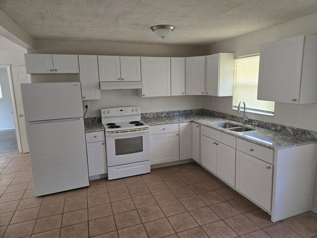 Photo - 843 41st St S