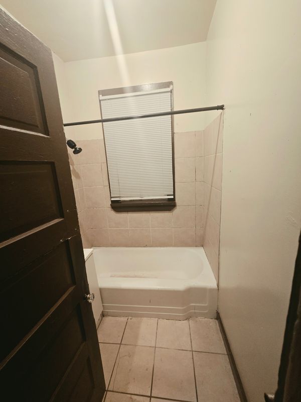 Photo - 725 W 69th St