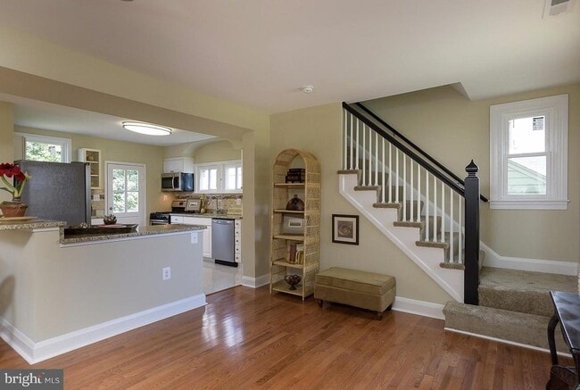 Photo - 611 Hilltop Rd