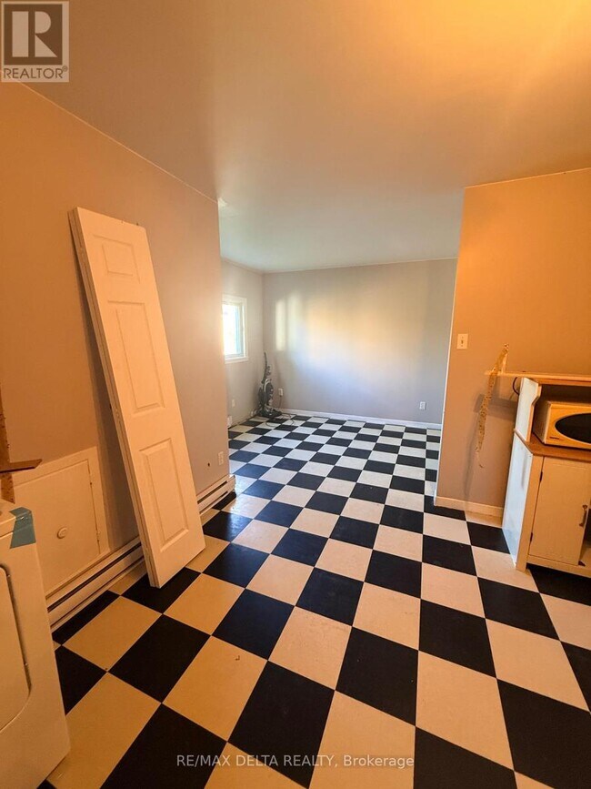 Photo - 4567 Ste-Catherine St